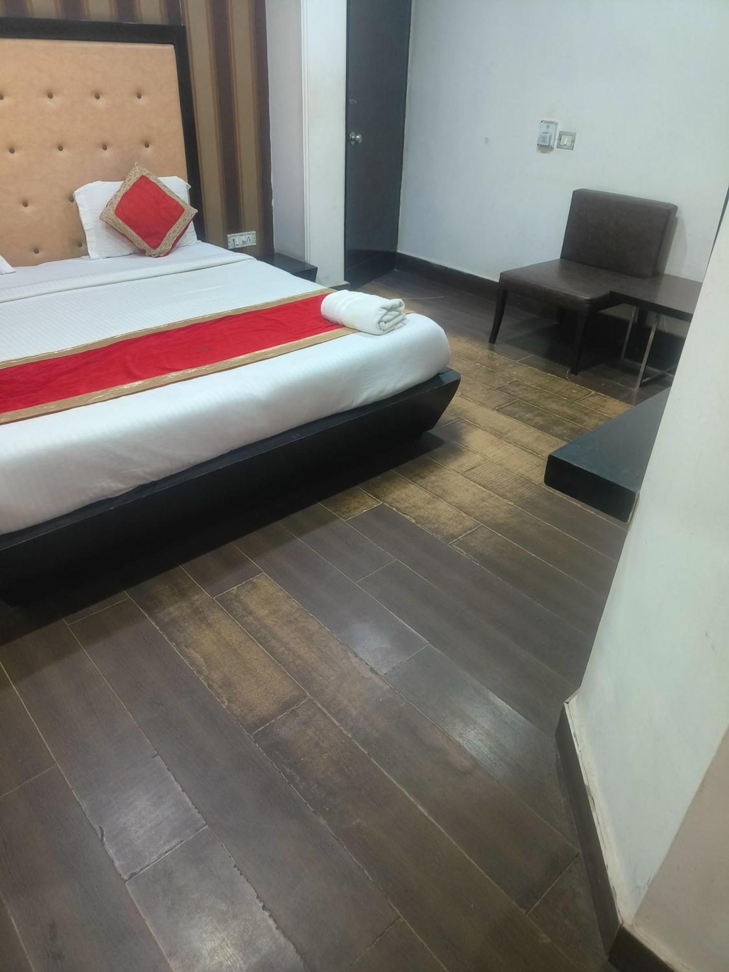 Good Palace Karol Bagh Hotel *