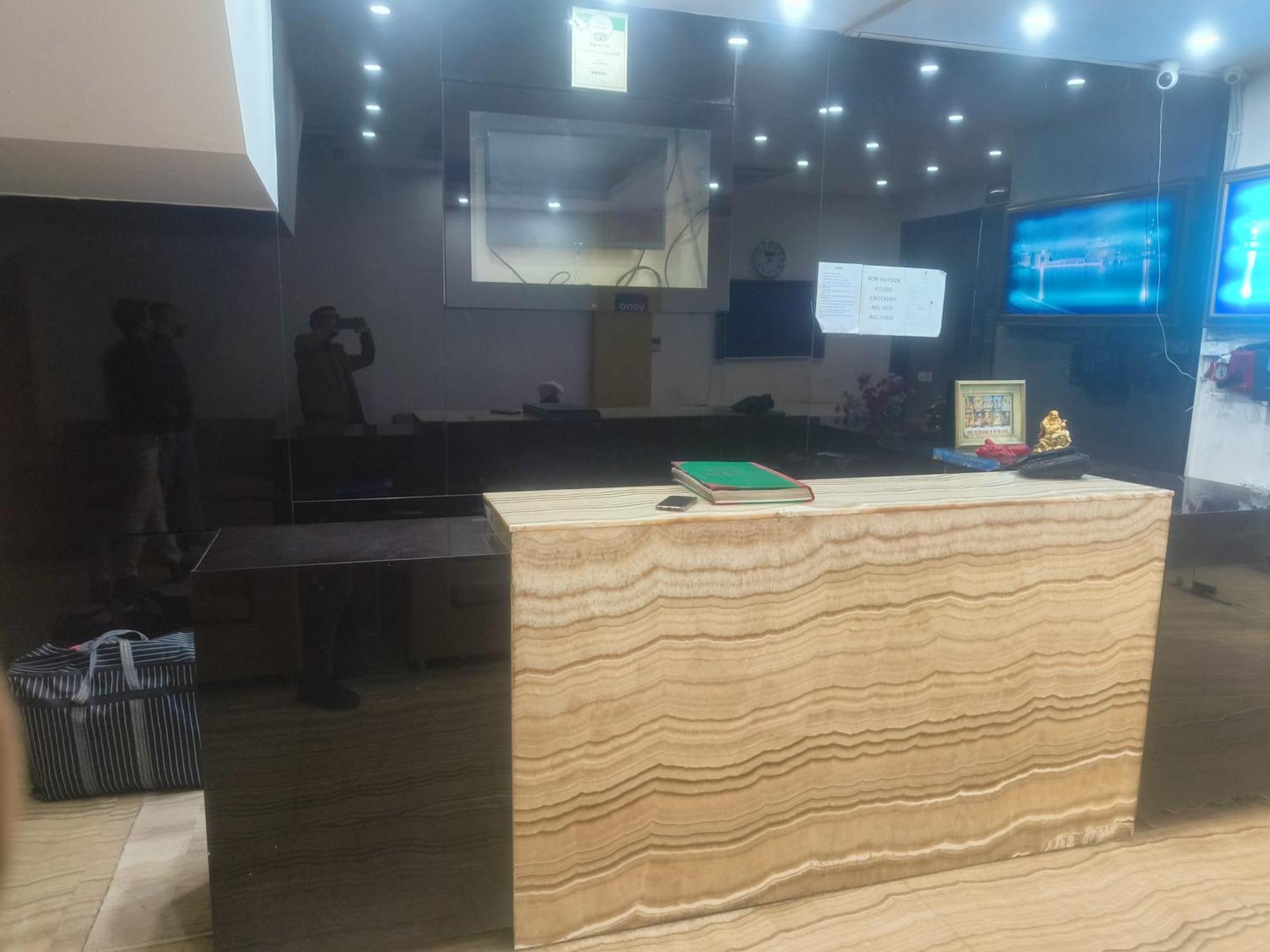 Hotel Good Palace Karol Bagh *