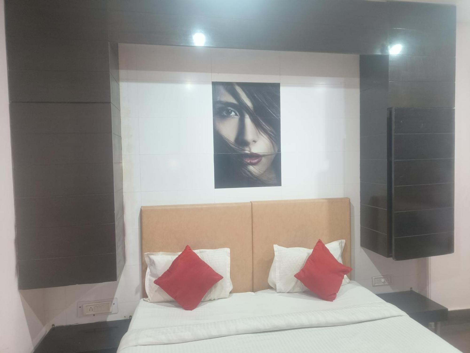 Good Palace Karol Bagh