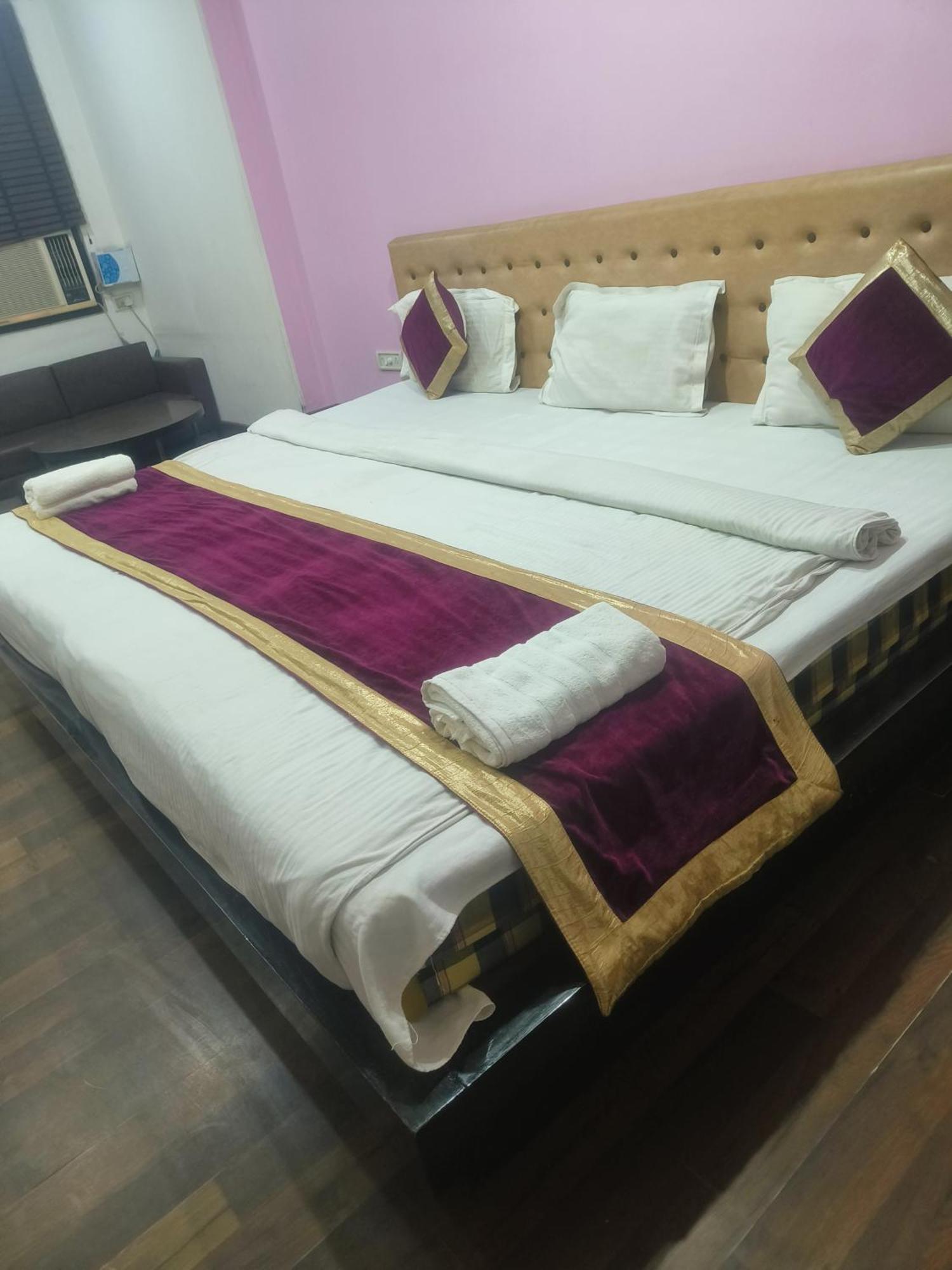 Good Palace Karol Bagh *