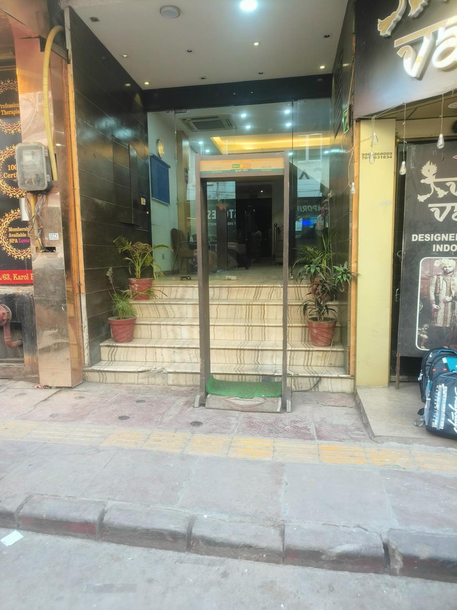 Good Palace Karol Bagh * New Delhi
