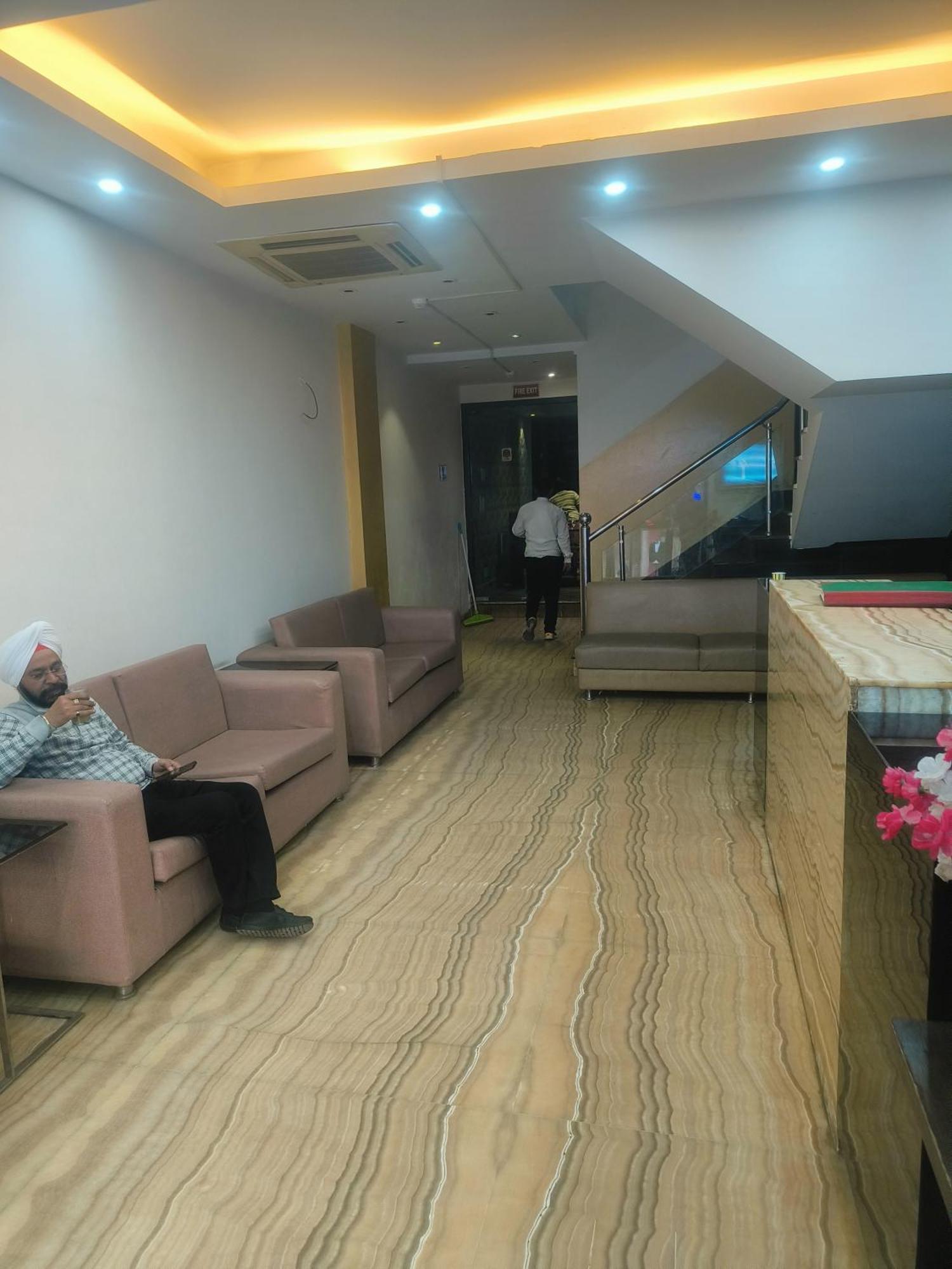 Good Palace Karol Bagh Hotel