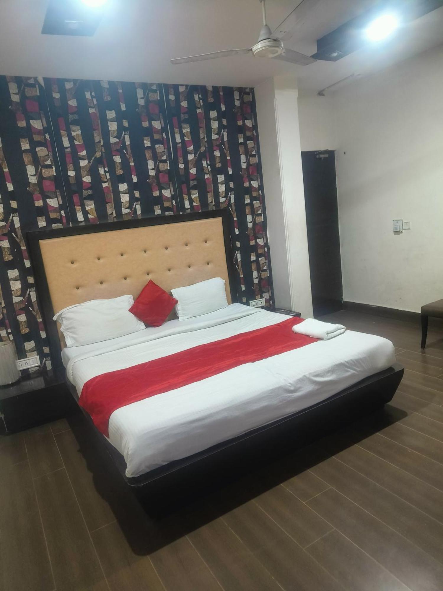 Good Palace Karol Bagh Hotel